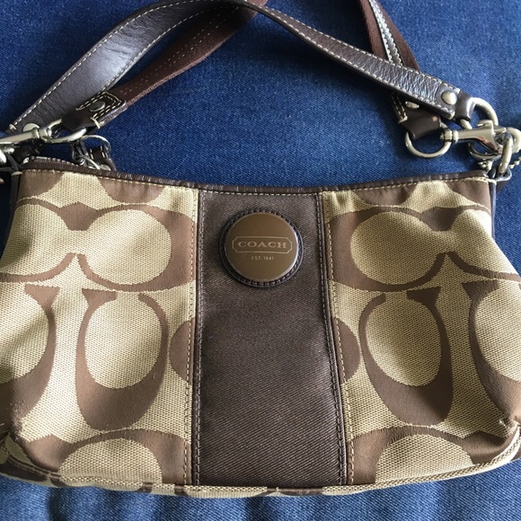 Coach Signature medium sized shoulder bag - Picture 7 of 9